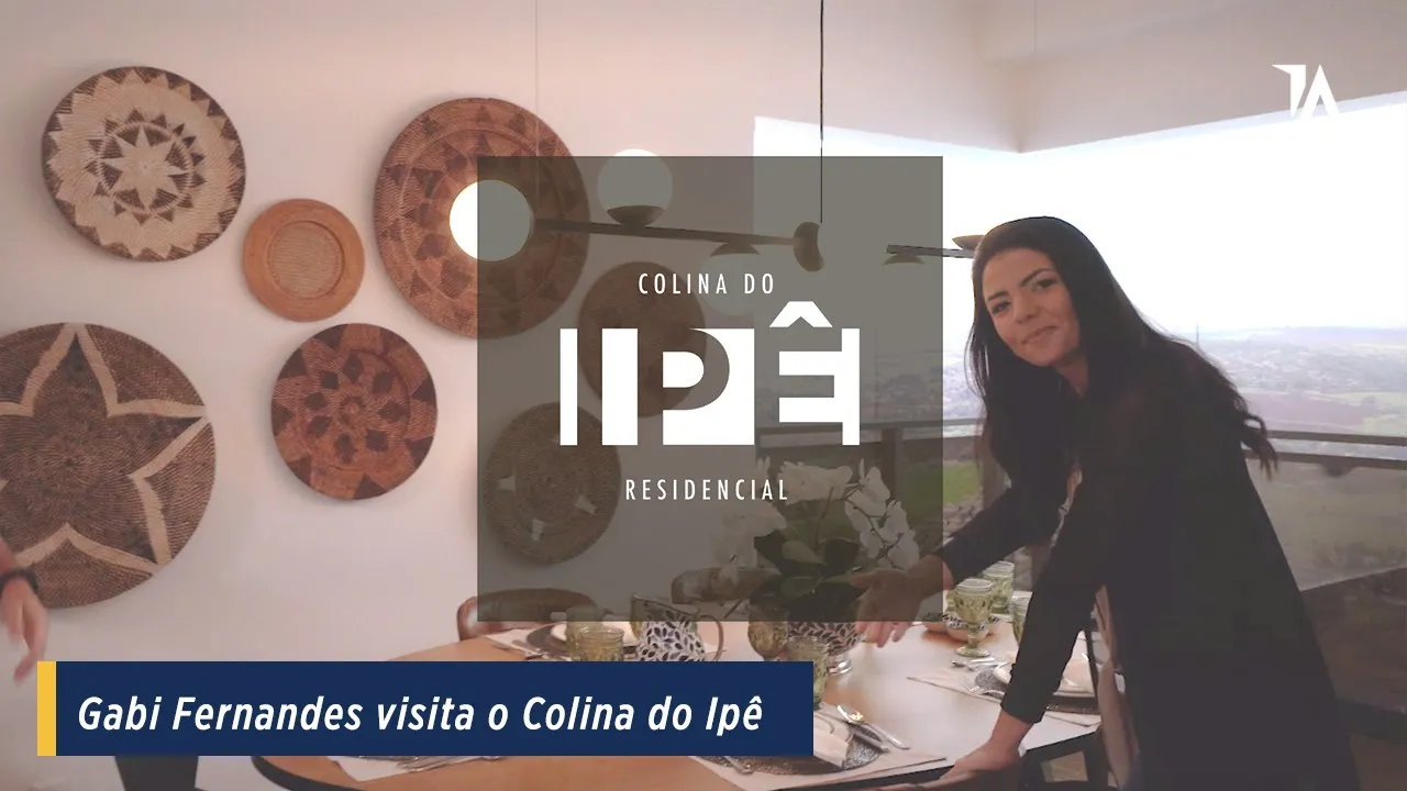 Gabi Fernandes visita decorado do Colina do Ipê