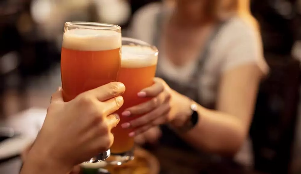 Morar na Braz Olaia Acosta, Happy Hour
